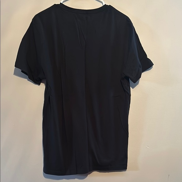 Old Navy Black Short Sleeve Tee - Picture 3 of 3
